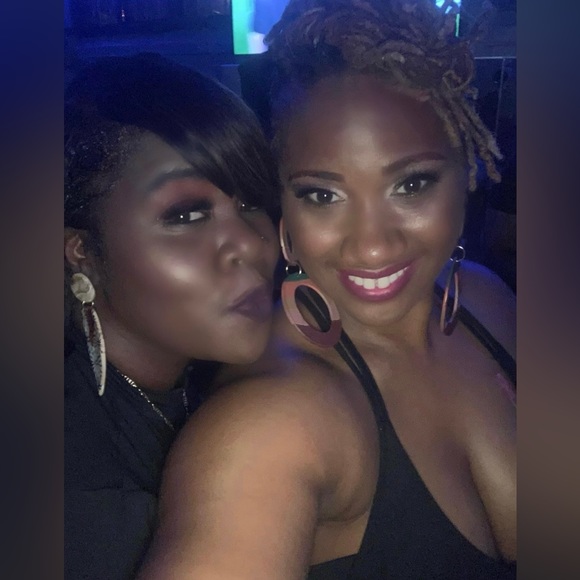 We Co-Host together both of our closets - Picture 4 of 7